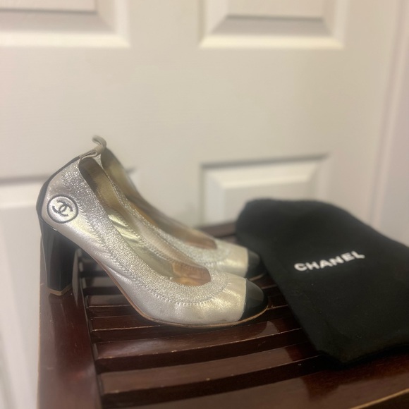 Chanel pumps silver & black size 6US - Picture 3 of 16